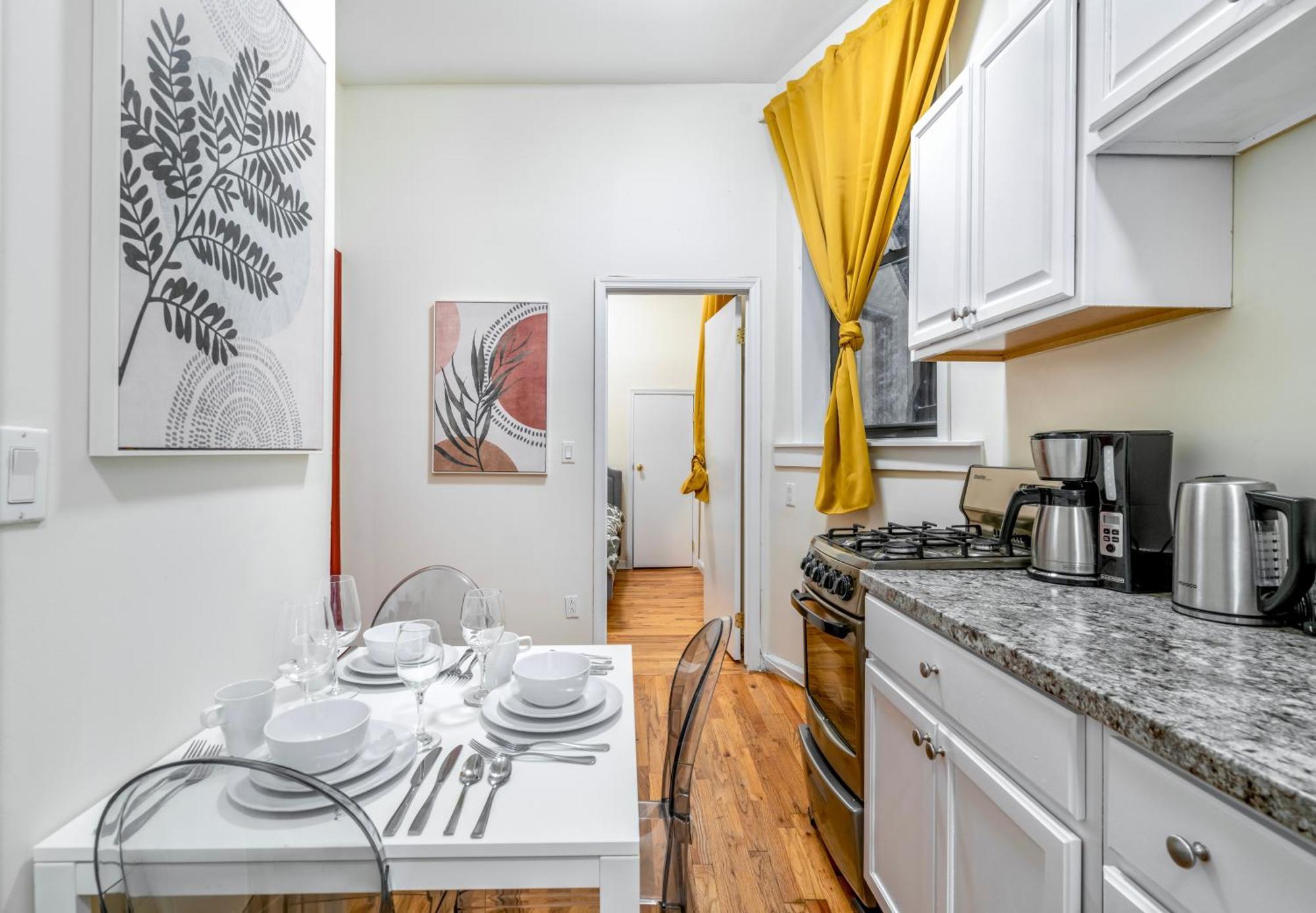 2 Bedroom Hidden Upscale Oasis New York Exterior photo