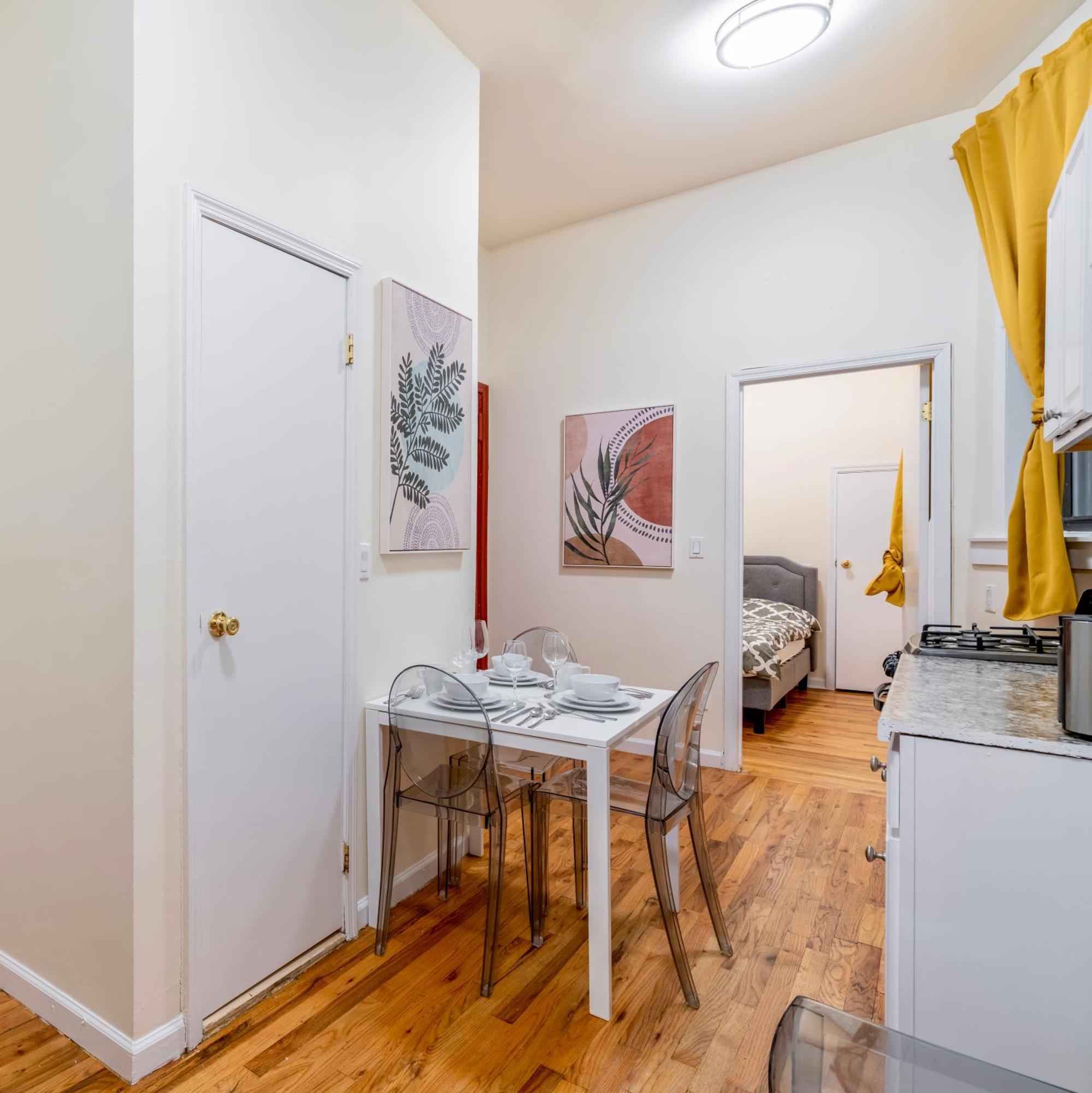 2 Bedroom Hidden Upscale Oasis New York Exterior photo