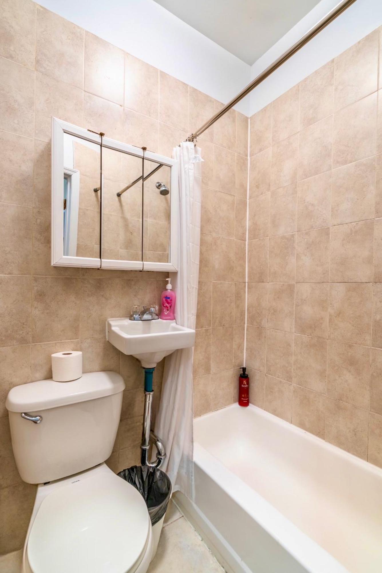 2 Bedroom Hidden Upscale Oasis New York Exterior photo